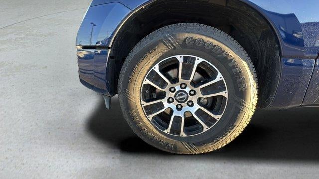 2023 Nissan Titan SV