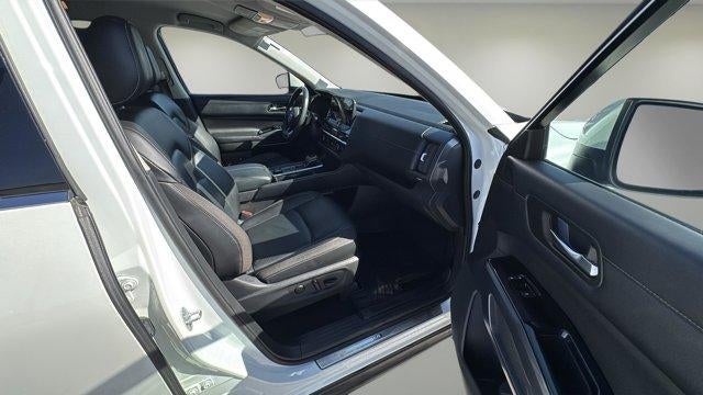 2023 Nissan PATHFINDER Base