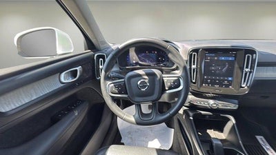 2024 Volvo XC40 Core Bright Theme