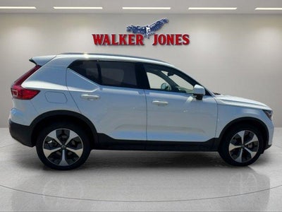 2024 Volvo XC40 Core Bright Theme