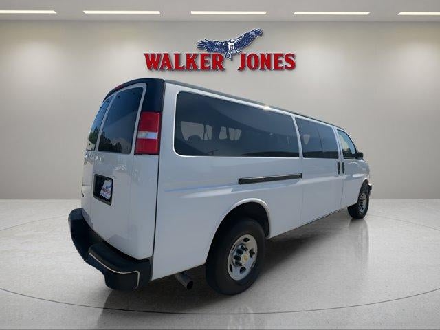 2024 Chevrolet Express Passenger 3500 1LT