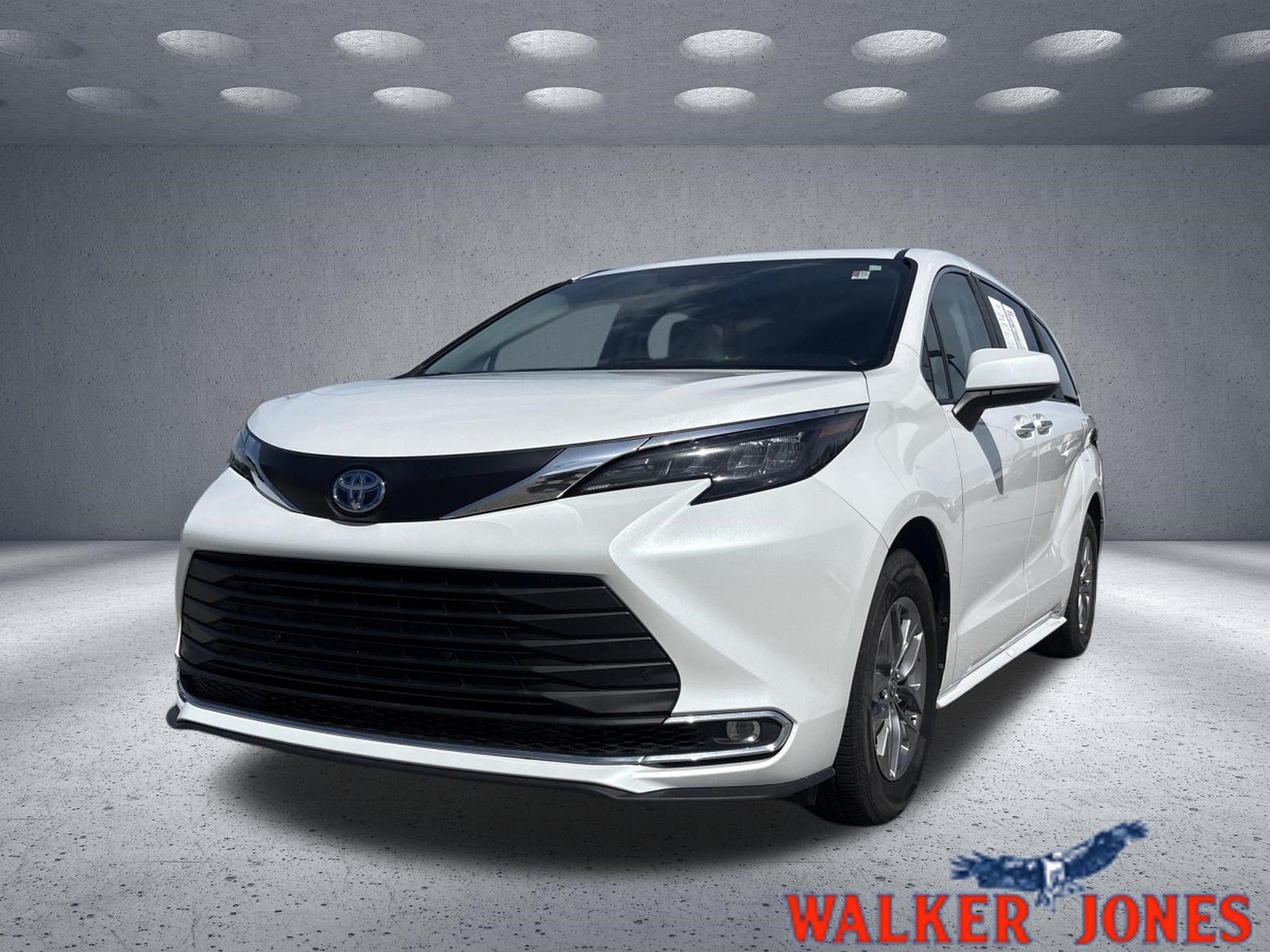 2024 Toyota Sienna XLE