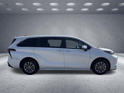 2024 Toyota Sienna XLE