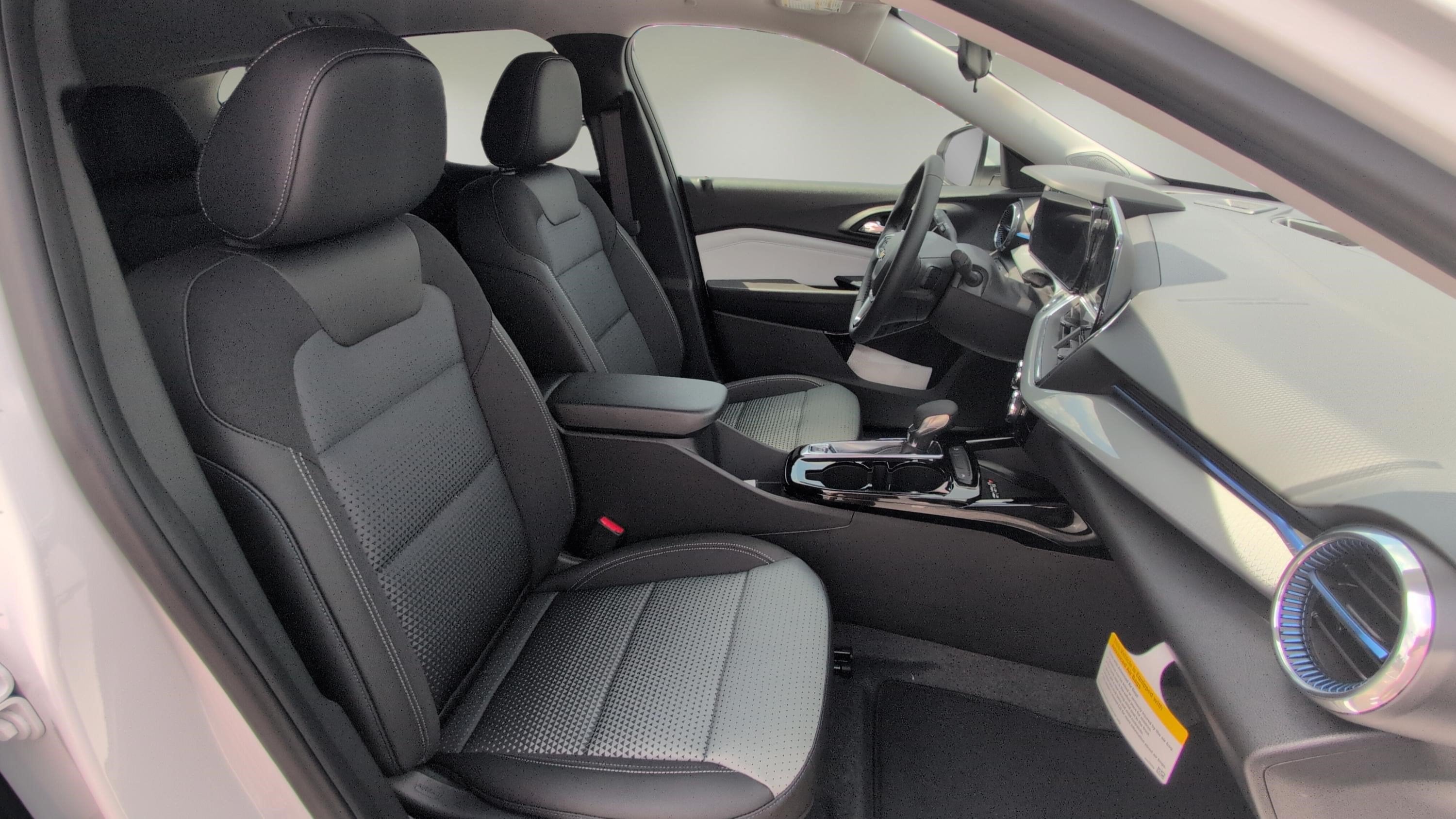 2026 Chevrolet Trax LT - Photo 17