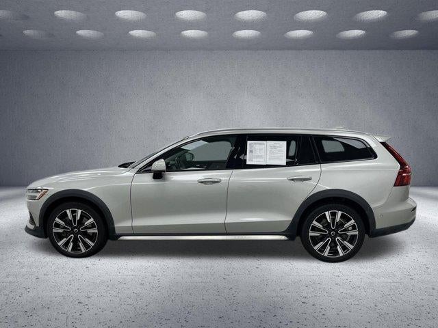 2020 Volvo V60 Cross Country Base